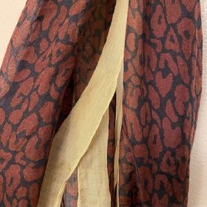 LOFT INFINITY SCARF ANIMAL PRINT BURGUNDY AND KHAKI PERFECT FALL ACCESSORY